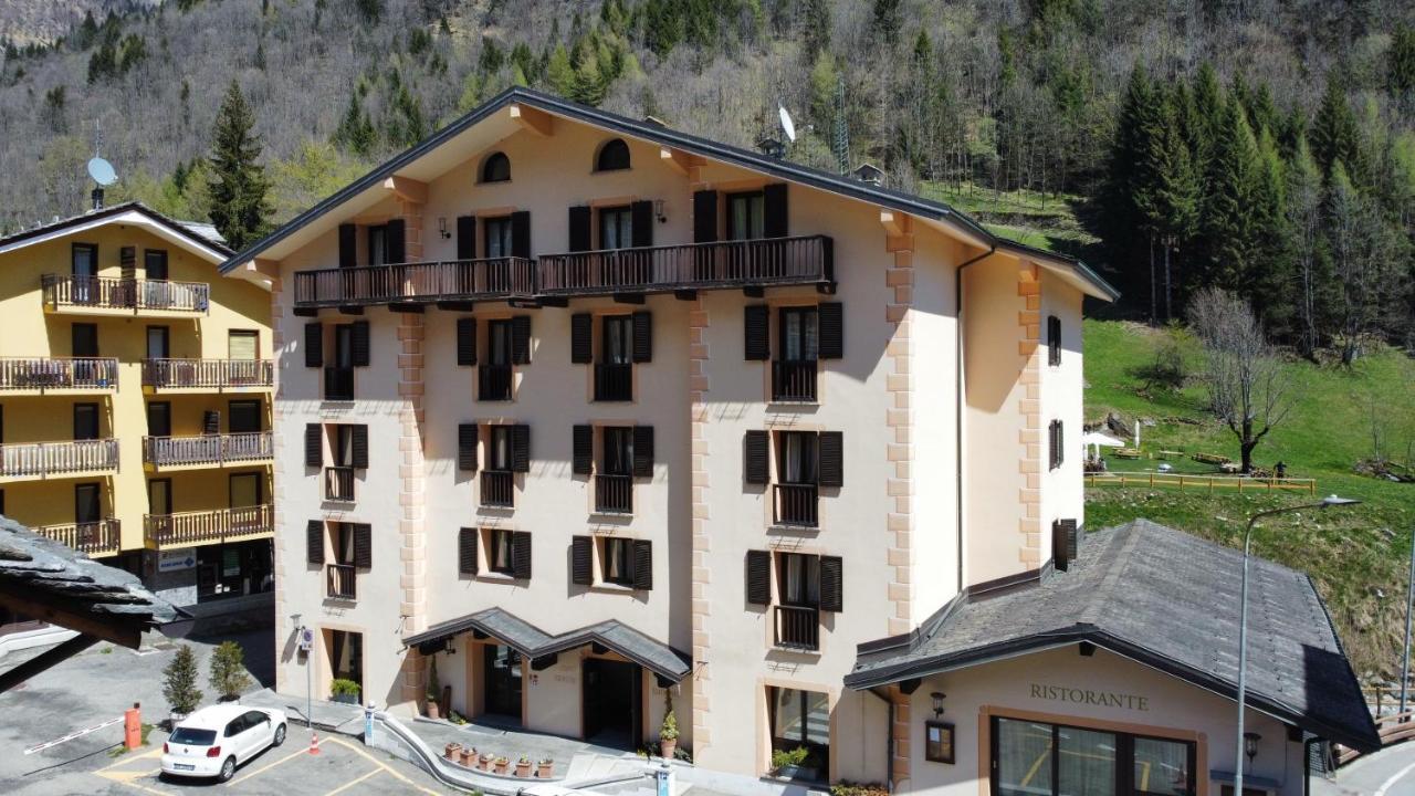 Hotel Cristallo Alagna Exteriör bild